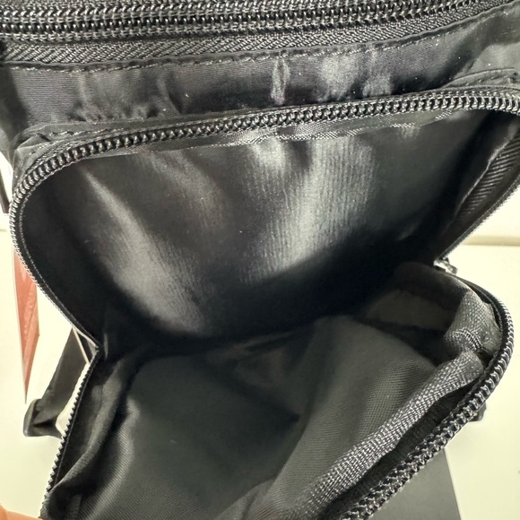 Reebok Black Nylon Sling Bag / Backpack NWT - Picture 2 of 10